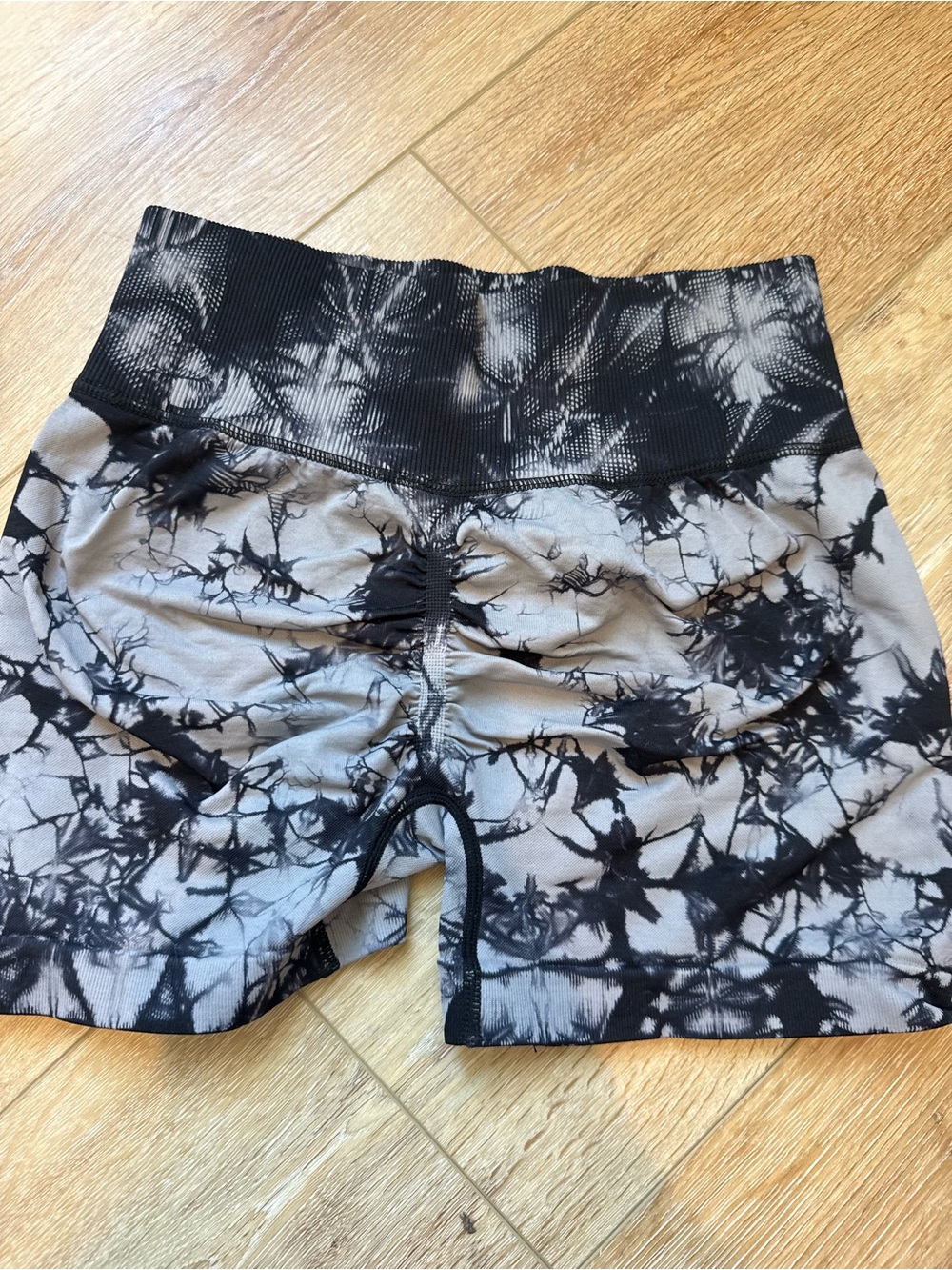 High-Rise Tie-Dye Active Shorts - Black & Gray